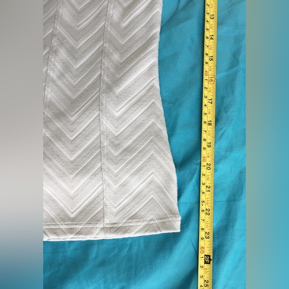 WHBM EUC light grey textured tank top. - Picture 4 of 4